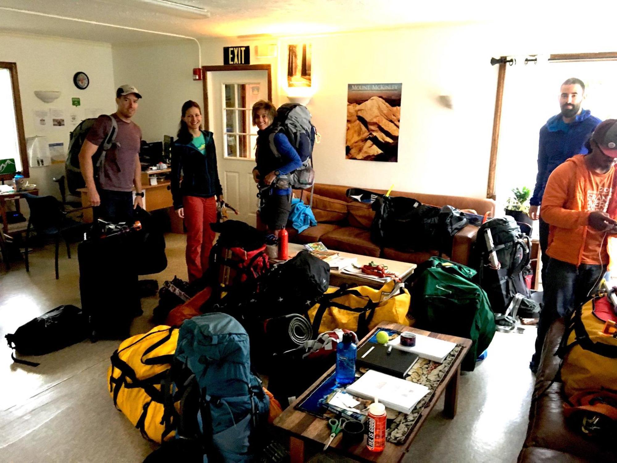 Base Camp Anchorage Hostel Bagian luar foto