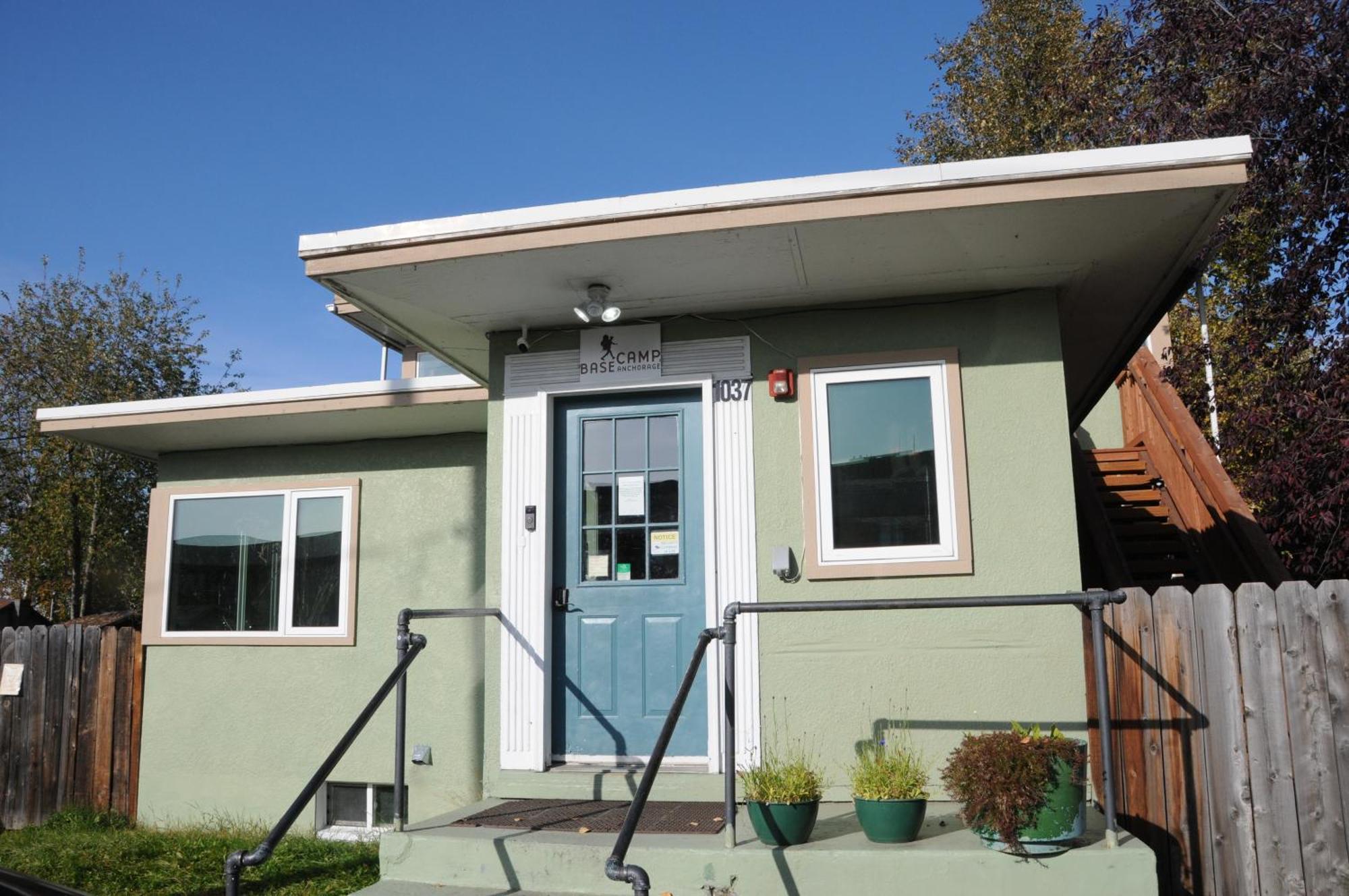 Base Camp Anchorage Hostel Bagian luar foto